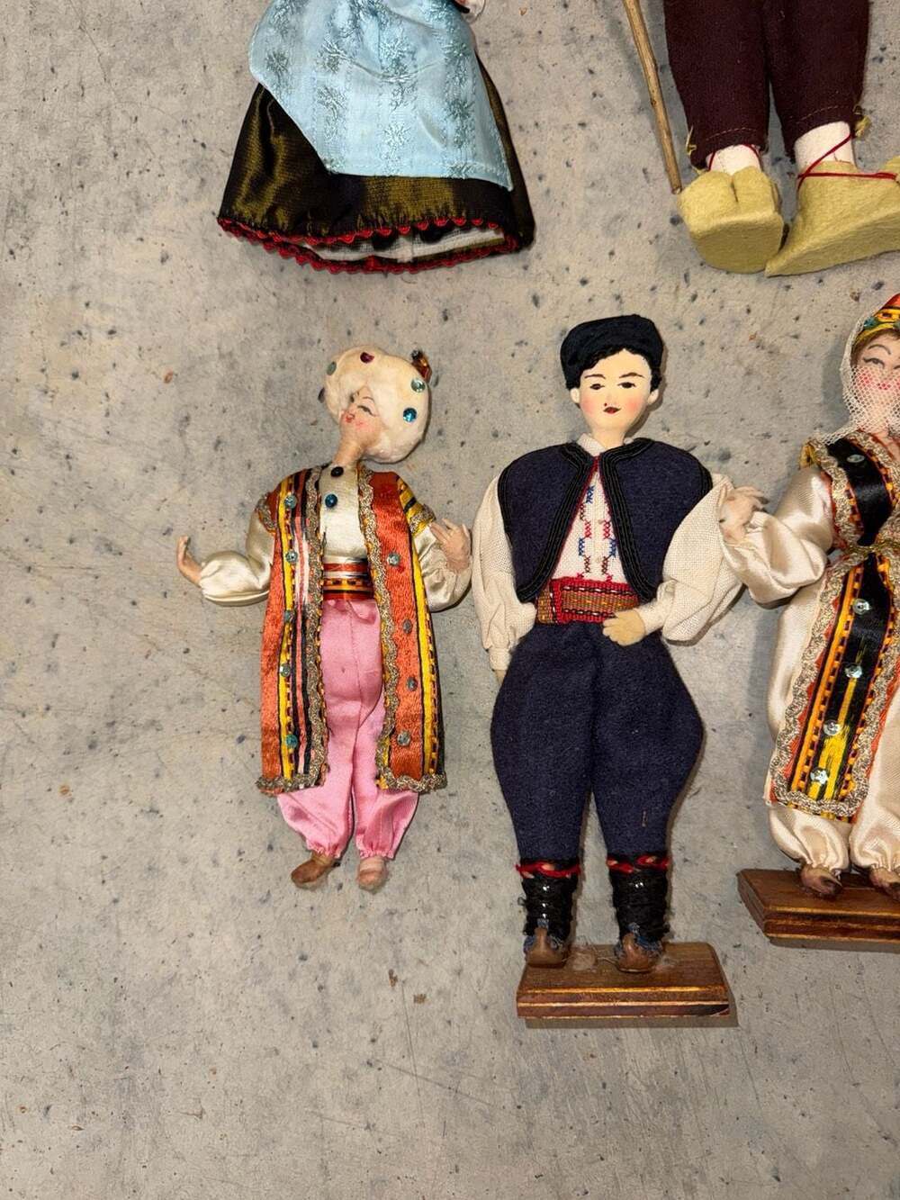 Vintage Lot of 9 International Folk Art Souvenir Dolls Including Italian and Eas - Picture 4 of 6